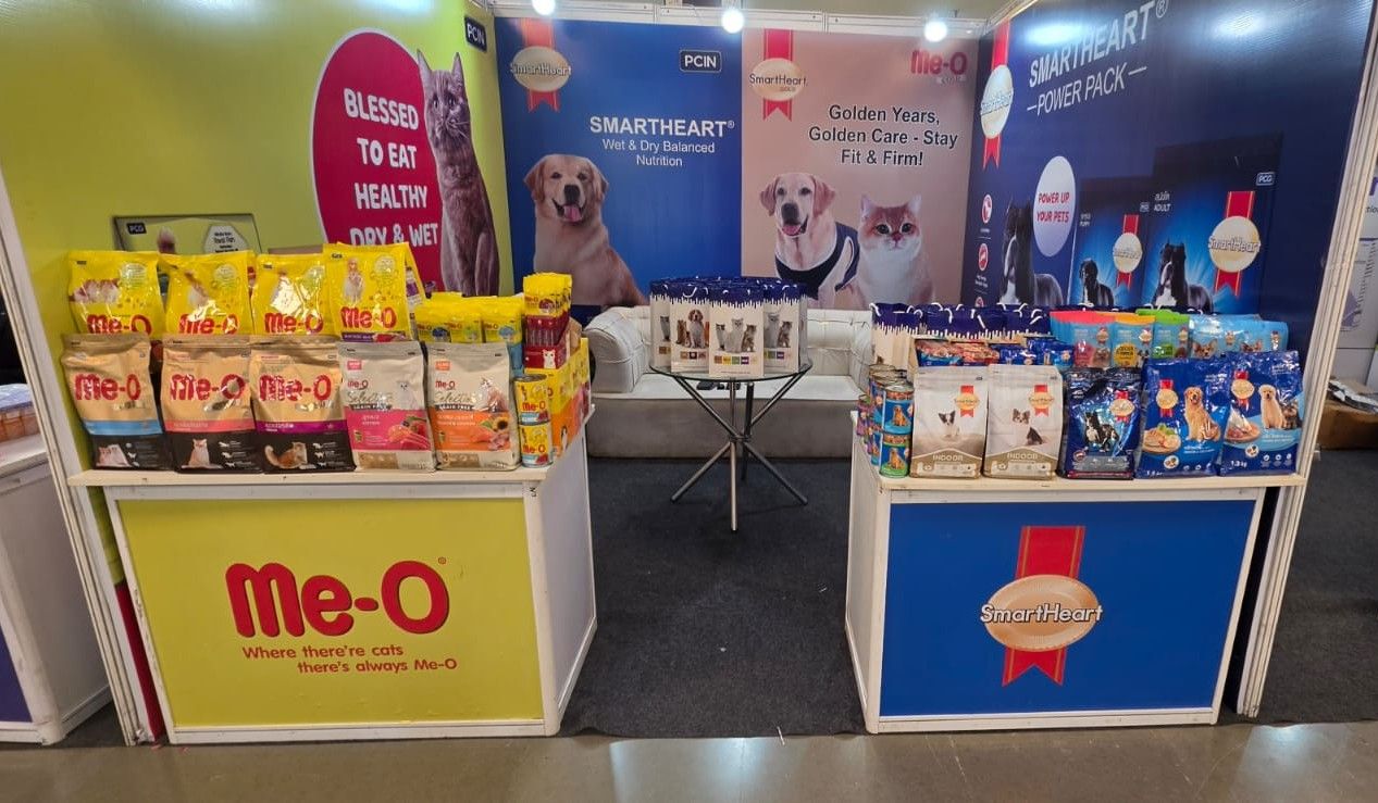 Pet nutrition exhibition booth displaying Me-O cat food and SmartHeart dog food products with branded signage and packaging s